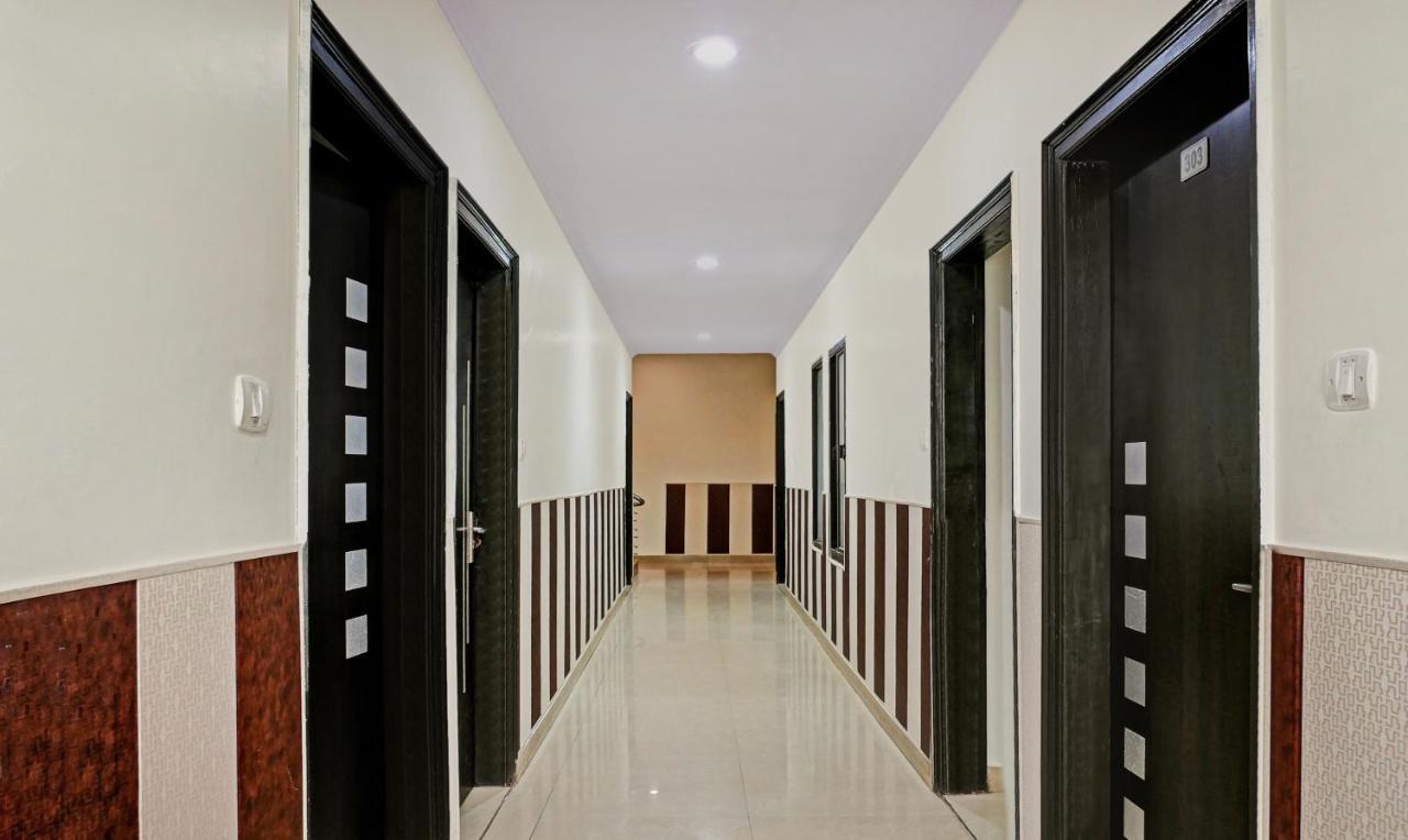 Itsy By Treebo - Ashoka Grand Hotel Váránaszi Kültér fotó